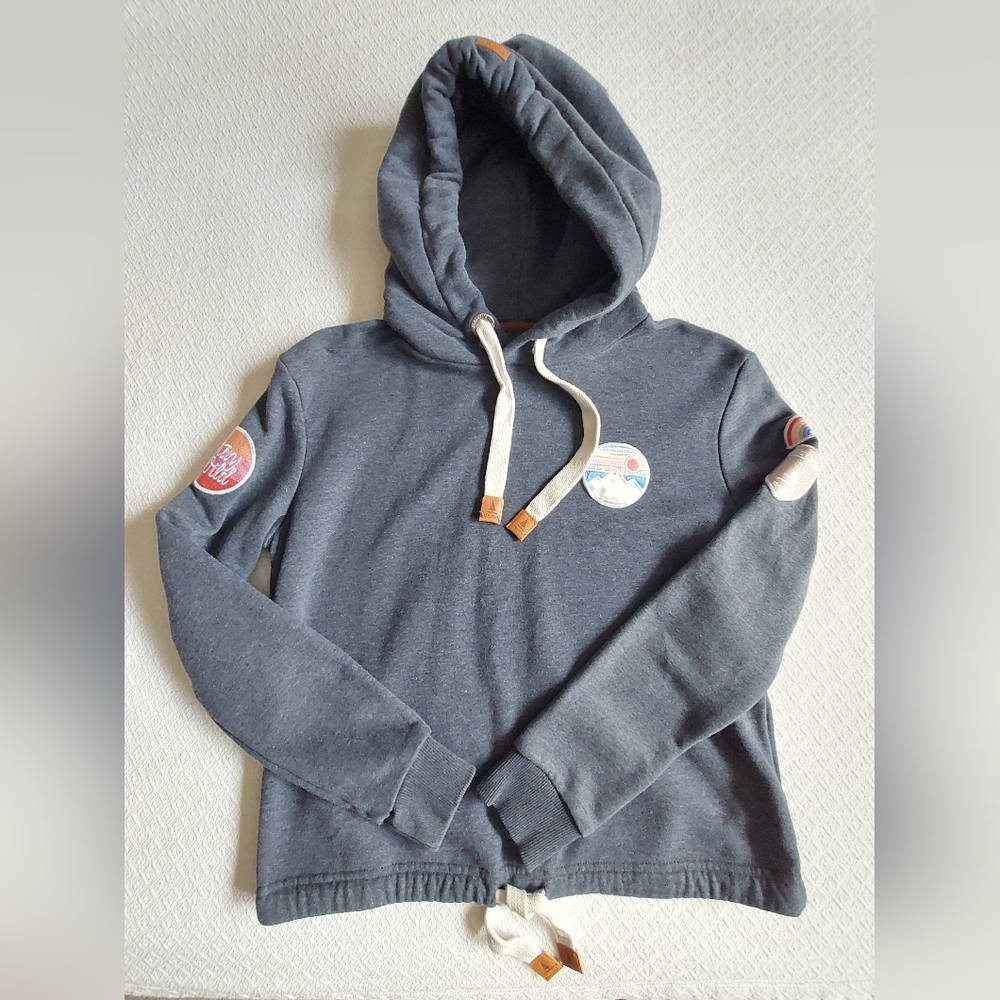 WANAKOME Walk on the Wild Side Pullover Blue Hoodie. Size Small. 💙